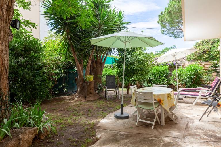 Family-friendly nice holiday apartment with BBQ, garden & fast internet | Garden view | Next to the beach | Pets are welcome in La Seyne-sur-Mer