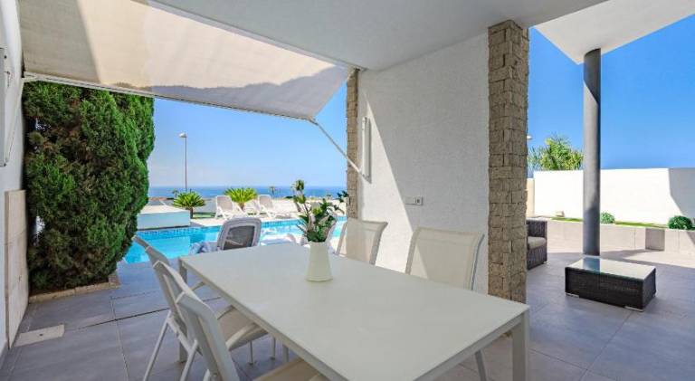 Villa with pool — photo 4