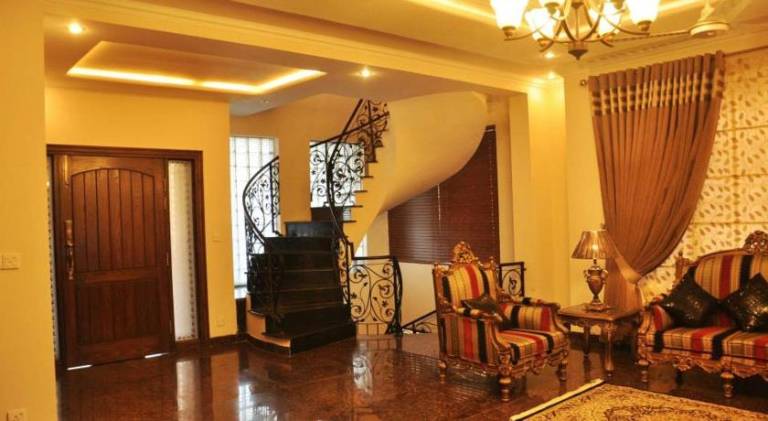 Reina Boutique Hotel