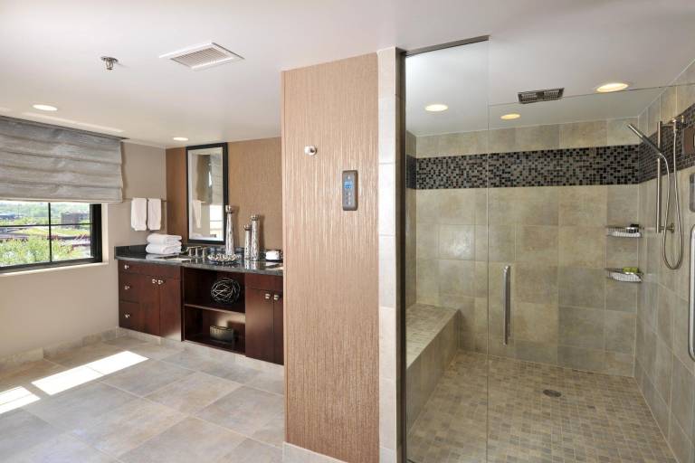 Embassy Suites by Hilton Des Moines Downtown — photo 2