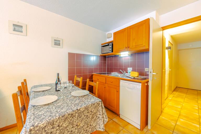 Fully equipped studio with garden & patio | Mountain view | Next to the ski | Pets allowed — photo 4