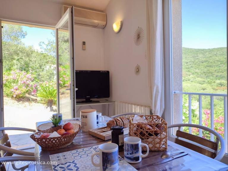 Gite with barbecue, terrace & yard | Sea view | Pet-friendly — photo 4