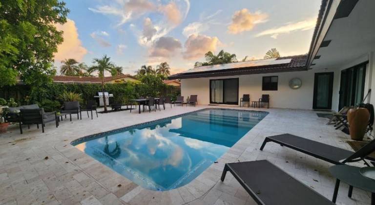 Lighthouse Guest Suites in Fort Lauderdale, FL