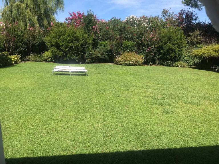 Vacation home with terrace, jacuzzi & yard — photo 5