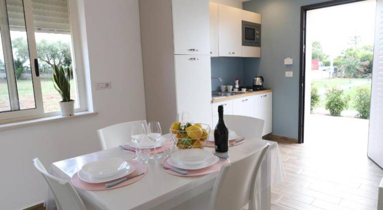 Serviced apartment with patio, pool & garden — photo 3