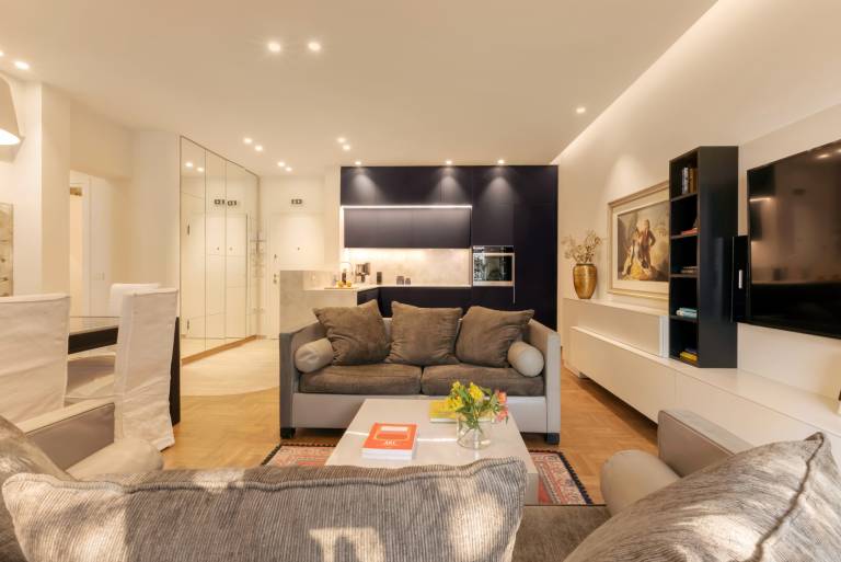 Apartment with yard in Athens