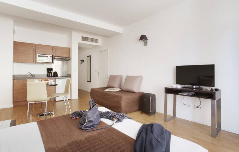 Children-friendly studio with patio | City view | Next to the beach | Dogs allowed — photo 4