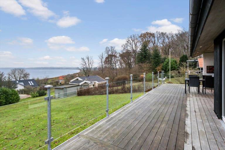House with barbeque & patio | Pets are welcome — photo 2