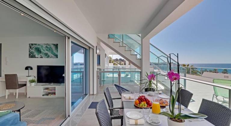 Apartment with pool & patio — photo 4