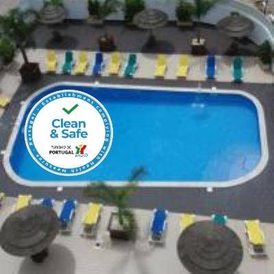 Holiday apartment with terrace & pool in Portimão