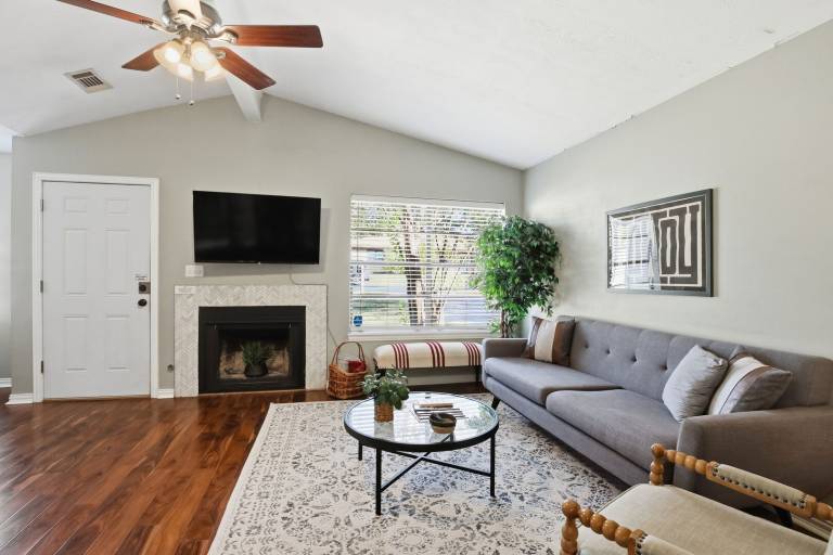 Family-oriented pleasant house with yard & patio | Dogs allowed — photo 2