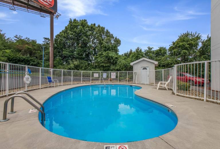 Americas Best Value Inn Knoxville East — photo 4