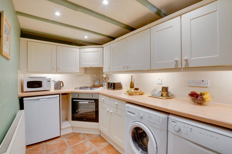 Cottage with 2 rooms for 4 persons — photo 3