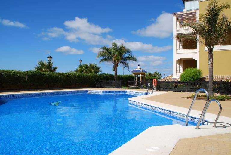 Fully equipped ample rental apartment with patio, yard & pool | Close to the beach | Dogs allowed in Ayamonte