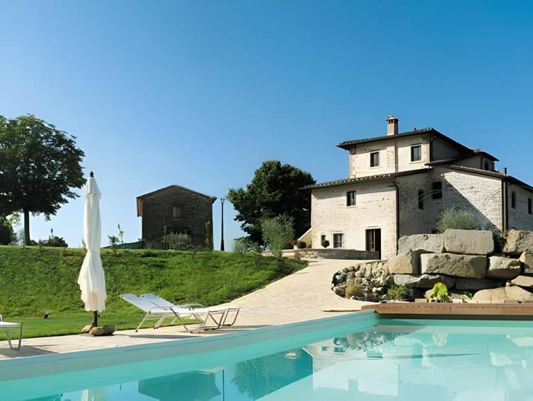 Farm with pool, barbeque & jacuzzi in Anghiari