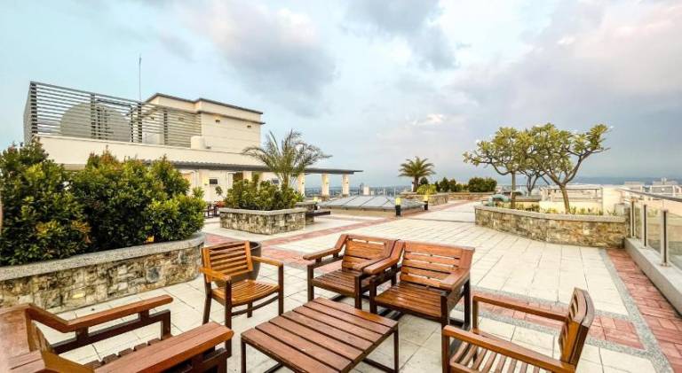 Zinnia Towers 1BR Condo with PS4 Karaoke Netflix & Swimming Pool — photo 4