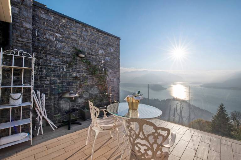 Vacation Home "Summer and Winter" with Lake View, Private Heated Indoor Pool & Wi-Fi — photo 3