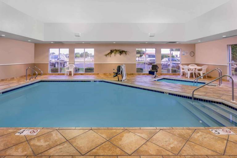 Super 8 By Wyndham Madison South — photo 2