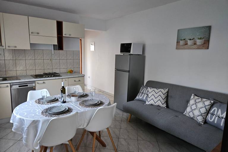 Two bedroom apartment with terrace and sea view Ivan Dolac, Hvar (A-12644-a) — photo 3
