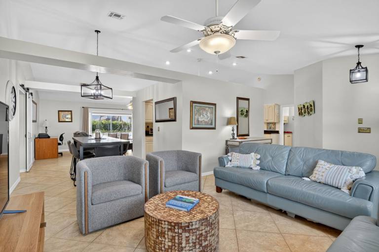 Family-friendly lovely vacation home with private pool & grill | Pets allowed — photo 3