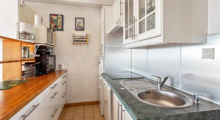 Fully equipped apartment with BBQ, patio & pool | Pets allowed — photo 4