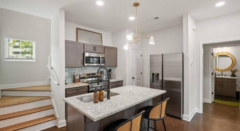 A-Contemporary Columbia Duplex — photo 3