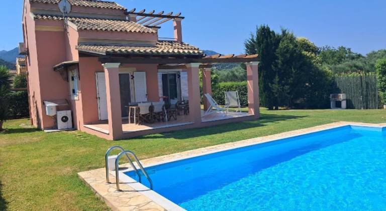 Lovely vacation home with barbecue, yard & patio | Next to the beach | Pet-friendly in Corfu