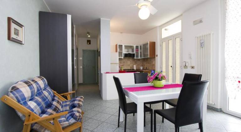 Apartment with garden & terrace — photo 3