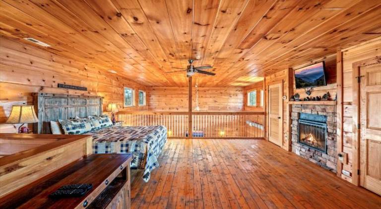 House with pool & hot tub — photo 2