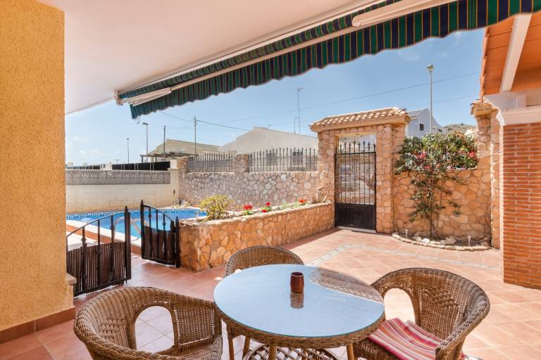 Family-oriented nice villa with patio, private pool & barbeque | Mountain view | Beach nearby | Good for workation | Dogs allowed — photo 3