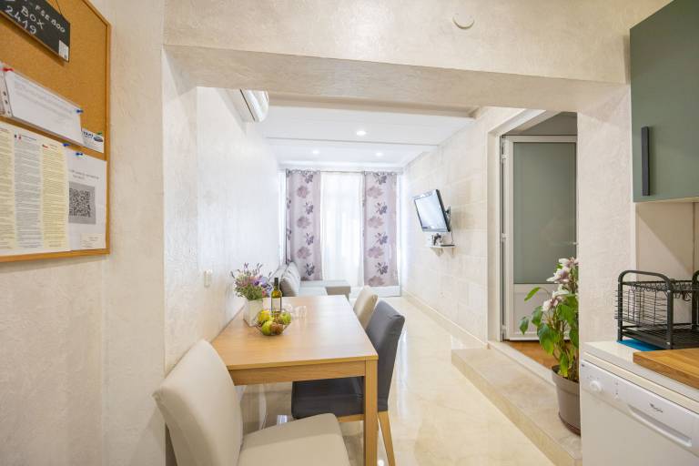 Fully equipped rental apartment with patio | Sea view | Next to the beach | Pet-friendly — photo 4