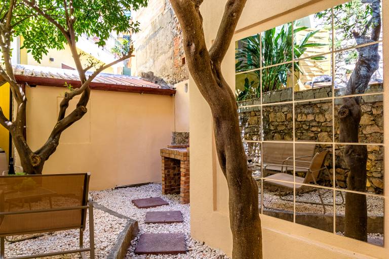 Lovely holiday apartment with hot tub, terrace & yard | Pets are welcome — photo 3
