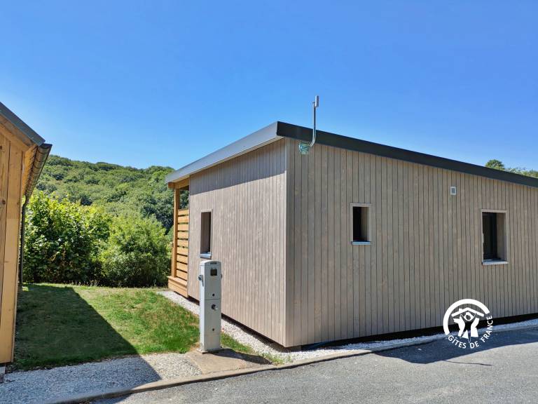 Peaceful Chalet at Camping de Coupeau for 4 Guests — photo 2