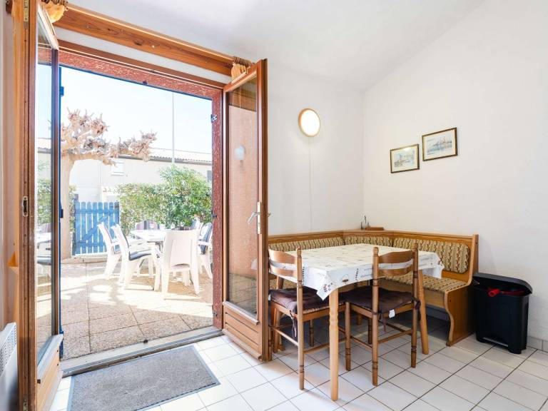 Villa with 2 rooms for 6 persons — photo 4