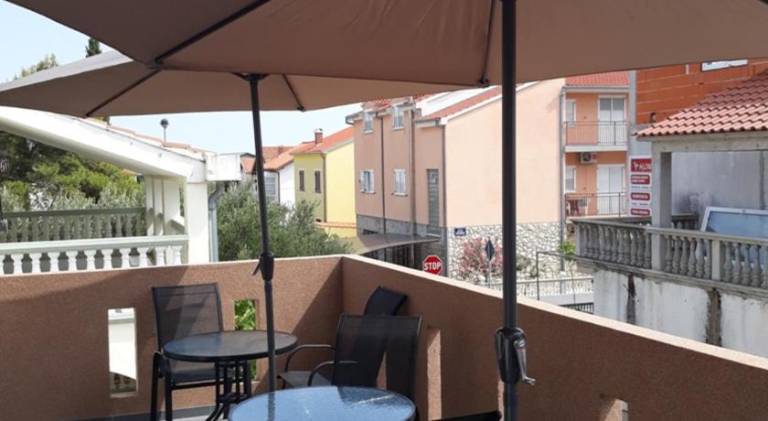 Apartment with terrace — photo 4