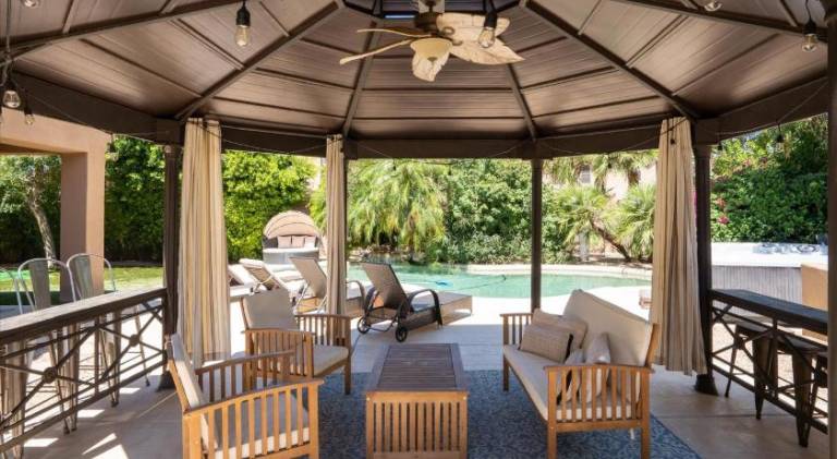 Ample vacation home with jacuzzi & pool | Pet-friendly — photo 3