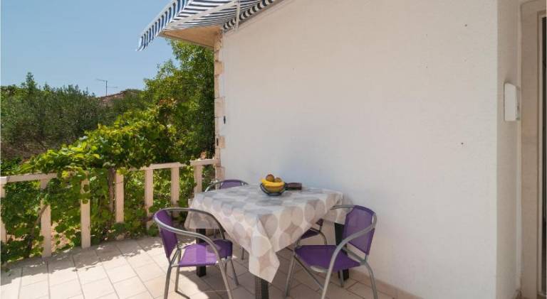 Apartment with 2 rooms for 5 persons — photo 4