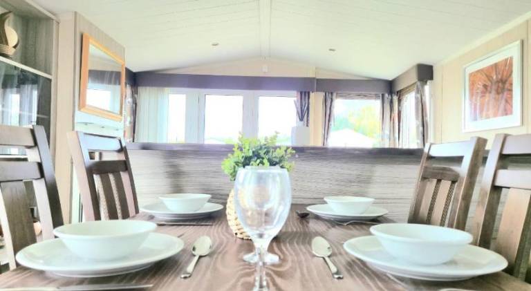 Lovely Caravan With Decking At Cherry Tree Park Norfolk Ref 70724C — photo 4