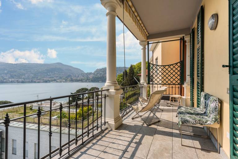 Vacation Apartment "Central Vista Lago" with Lake View & Private Terrace — photo 2