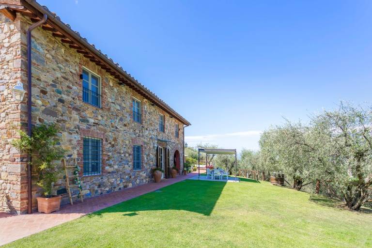 Family-oriented nice villa with patio, garden & private pool | Pet-friendly — photo 3