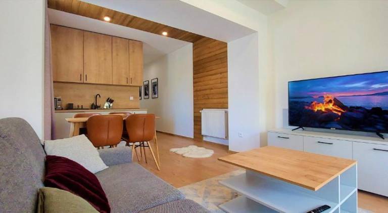 Apartment with pool & hot tub — photo 2
