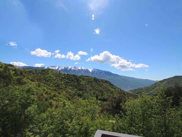 Vacation home with terrace in Tremosine