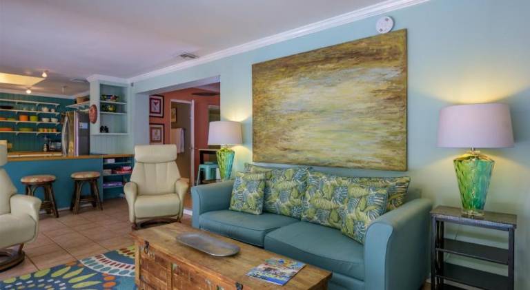 Vacation home with hot tub & pool | Next to Mallory Square | Pets are welcome — photo 3