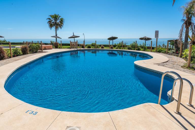 Vacation home with terrace, garden & fast internet | Beach view — photo 2