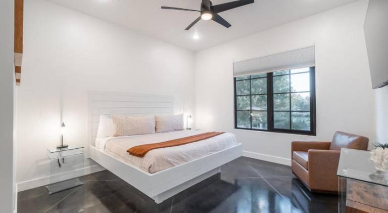 Vacation home with pool & jacuzzi — photo 2