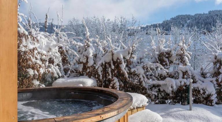 Holiday apartment with jacuzzi — photo 5