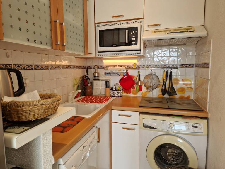 Holiday apartment with terrace & pool — photo 5