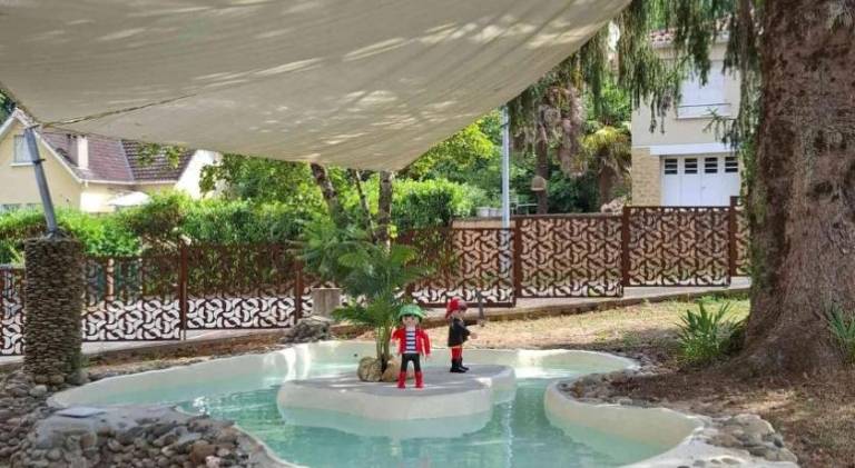Vacation home with private pool, yard & grill — photo 4