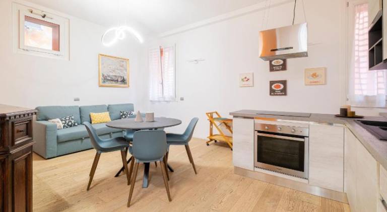 Holiday apartment | Close to Two Towers — photo 3