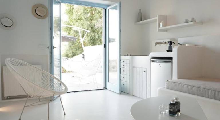 Holiday apartment with yard & terrace — photo 3